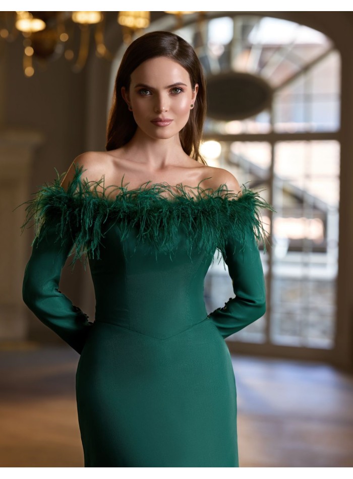 Vestido largo para invitada con escote palabra...