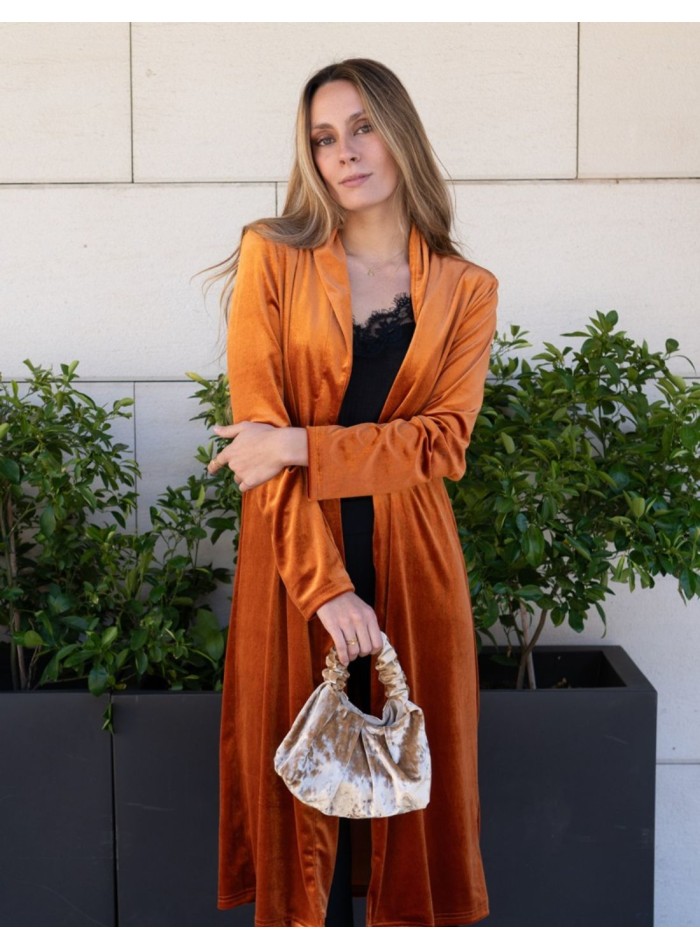 Bolso de mano arrugado en terciopelo