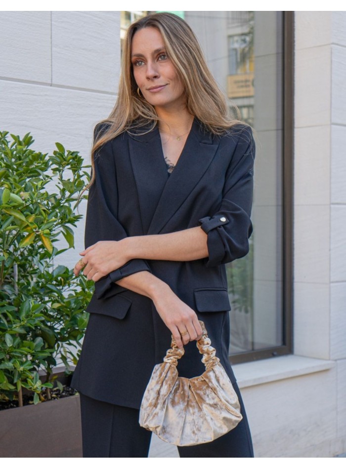 Bolso de mano arrugado en terciopelo