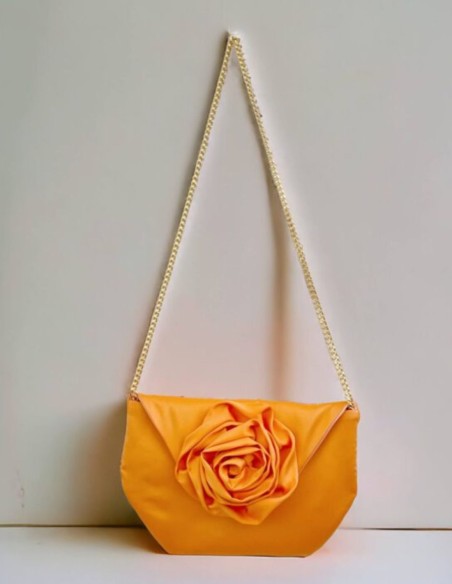 Bolso de mano con detalle maxiflor y cadena interior dorada