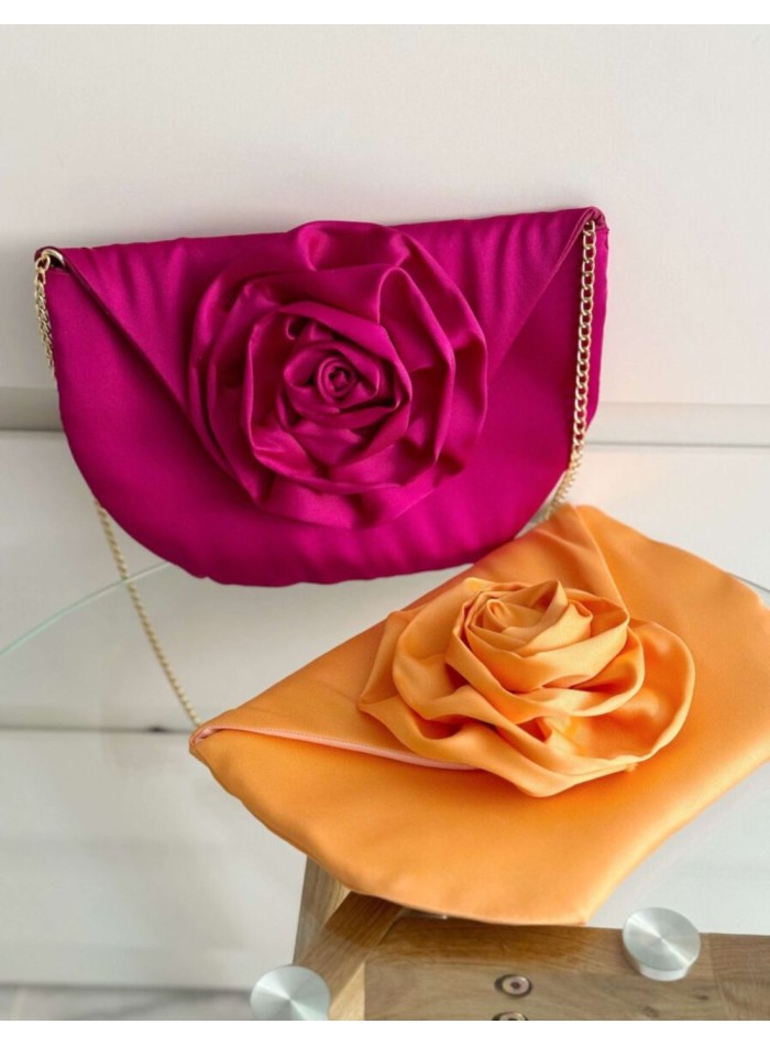 Handbag with maxiflower detail and gold chain...