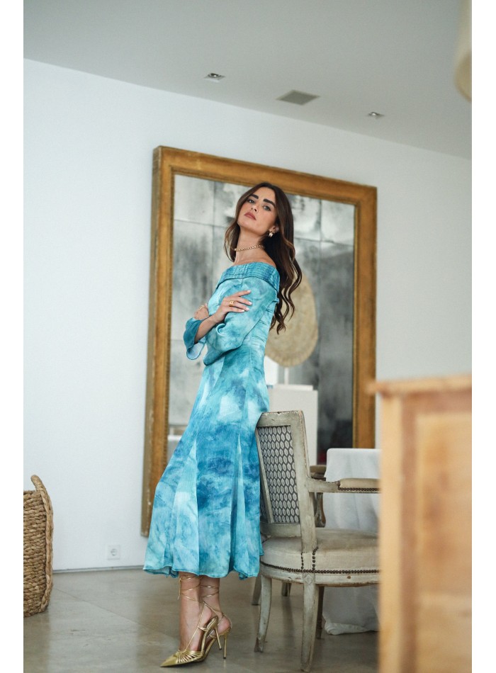Robe d'invité midi avec jupe godet et encolure...