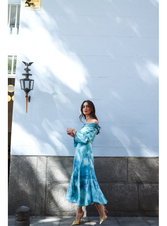 Robe d'invité midi avec jupe godet et encolure...