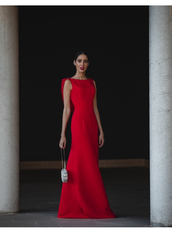 Robe longue de fête avec décolleté en plumes dans le dos