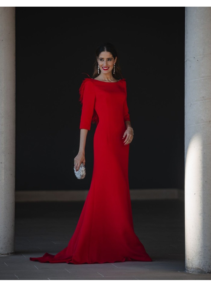 Robe de soirée longue avec décolleté en plumes dans le dos - Invitada Perfecta