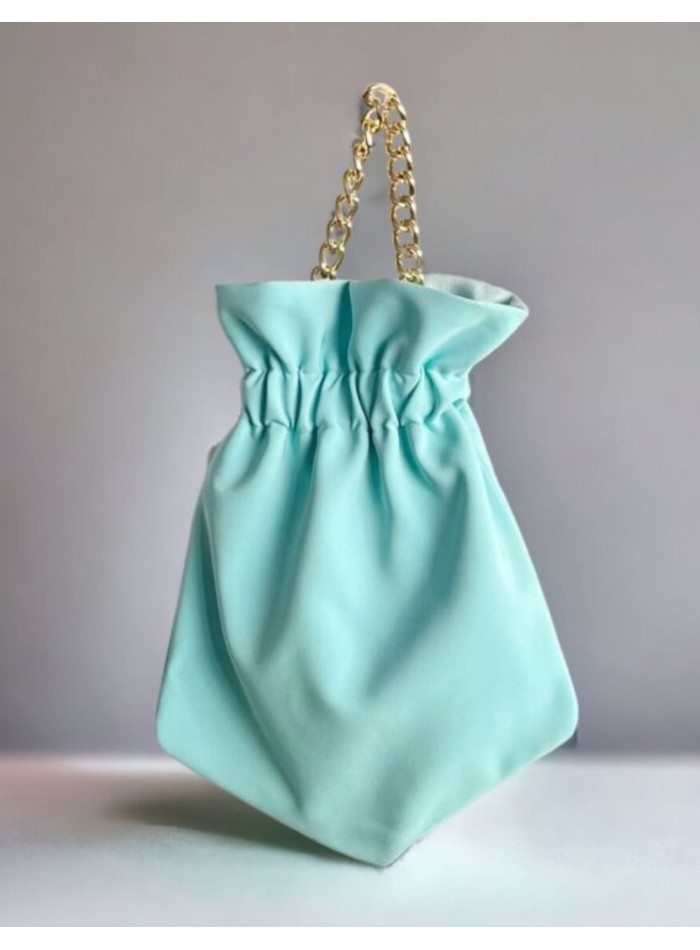 Bolso de fiesta bombonera lisa con cadena corta dorada trenzada