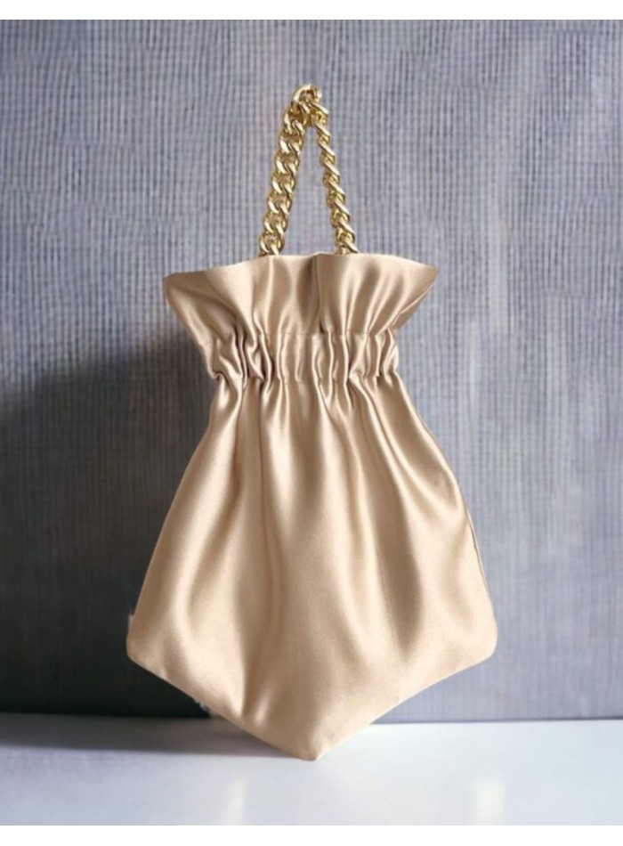 Bolso de fiesta bombonera lisa con cadena corta...