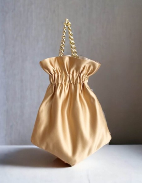 Smooth party bag with short braided golden chain