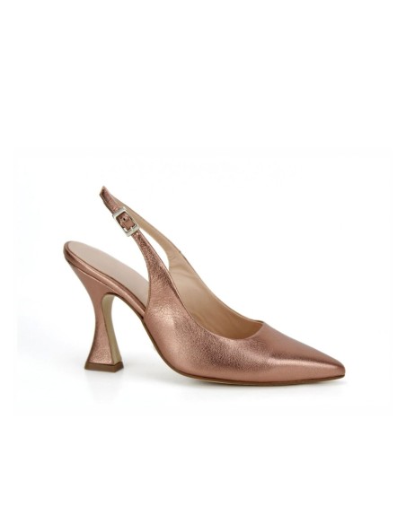 Zapatos destalonados de tacón con acabado metalizado bronce