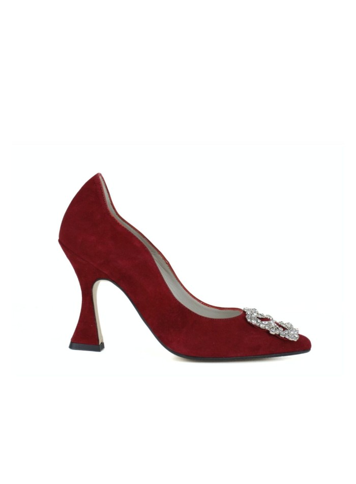 Suede heeled shoes with shiny brooch