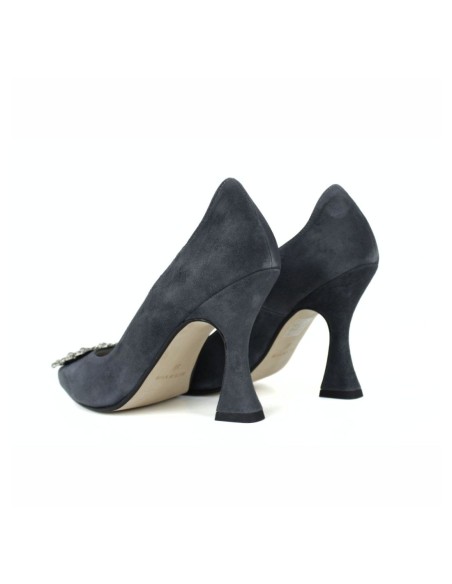 Zapatos de tacón de ante con broche brillante