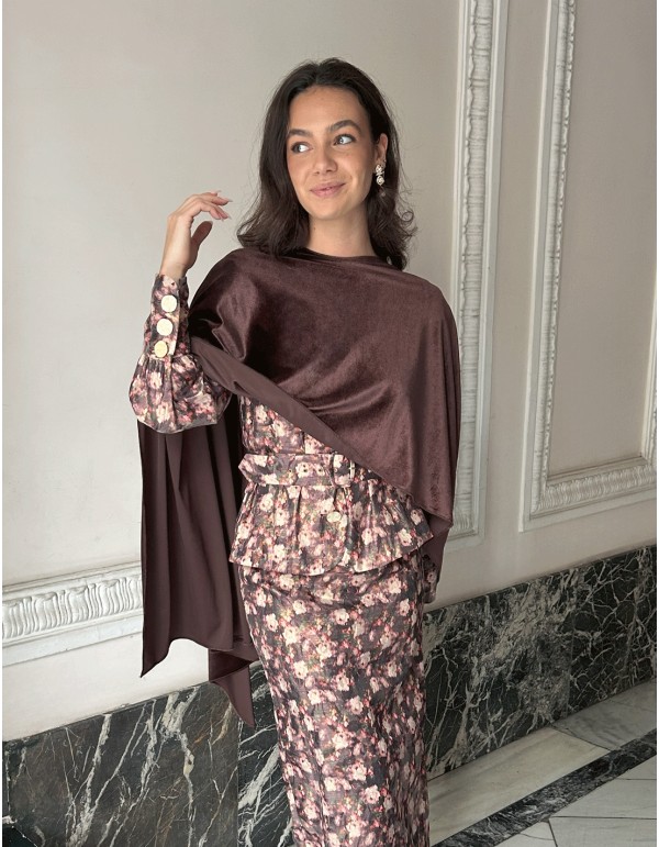 Multiposition fine velvet cape for guests 2