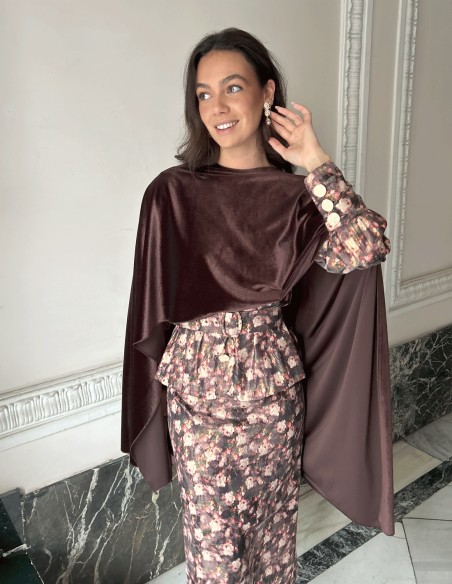 Multiposition fine velvet cape for guests