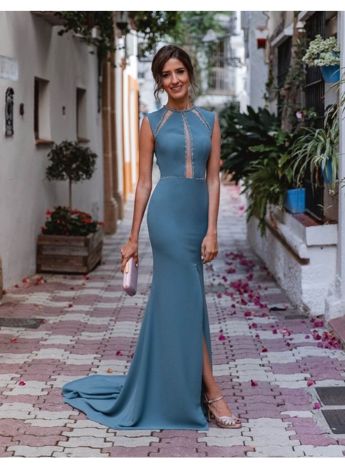 Vestido de fiesta largo con pedrería y transparencias azul