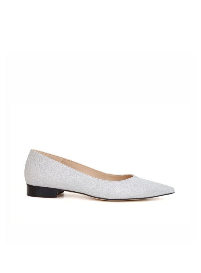 Basic ballerina closed in silver color with pointed toe