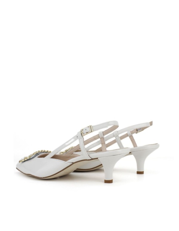 Chaussure blanche à talon avec détails en strass 2