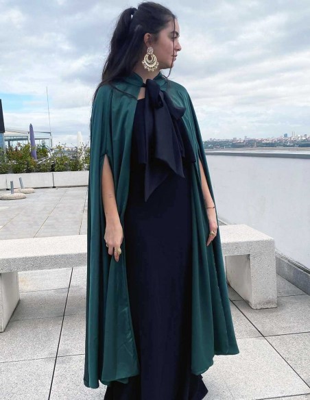 Reversible long event cape with loop