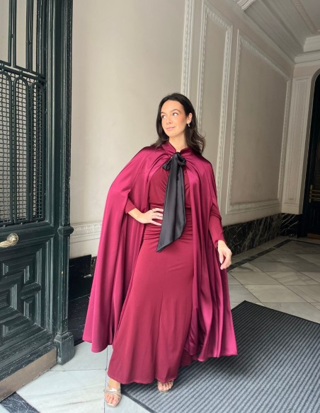 Reversible long event cape with loop