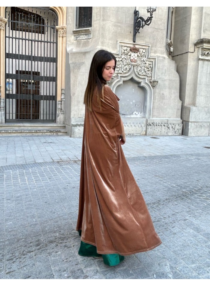 Long velvet guest cape with lace bow