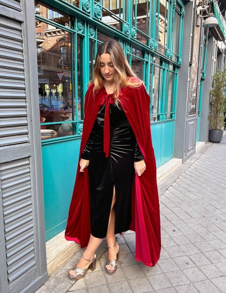 Long velvet guest cape with lace bow