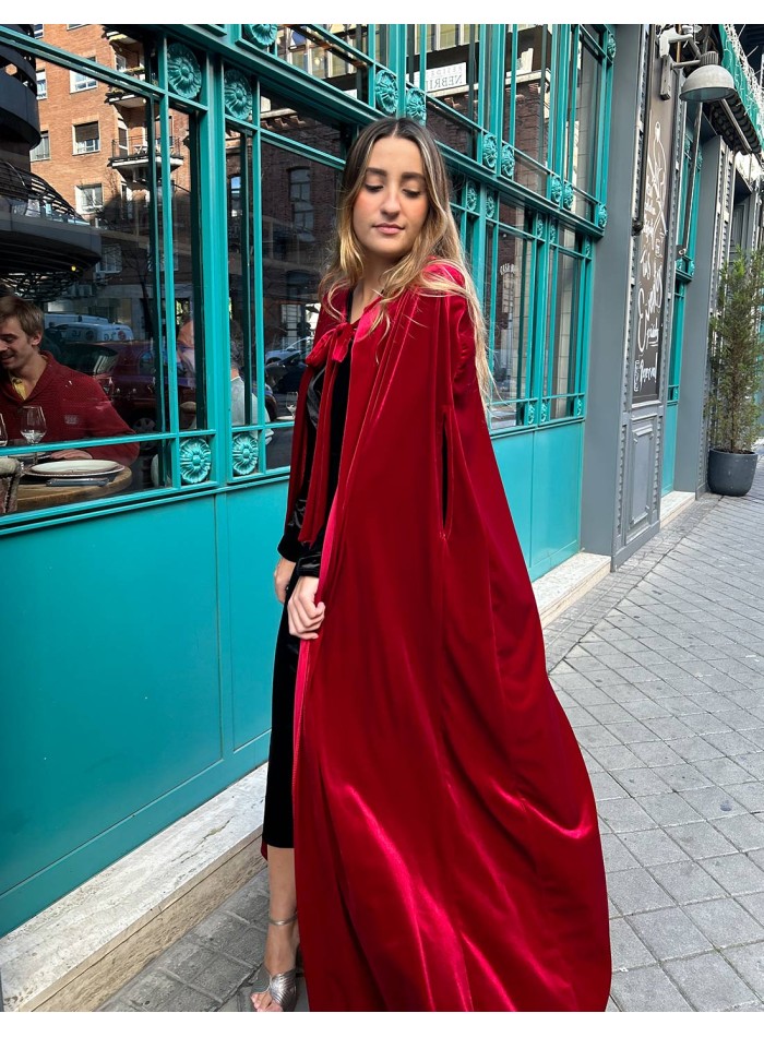 Long velvet guest cape with lace bow