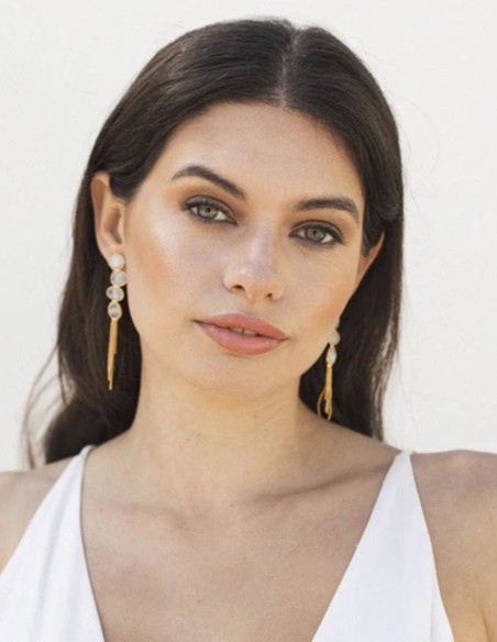 Pendientes dorados largos con piedra lunar