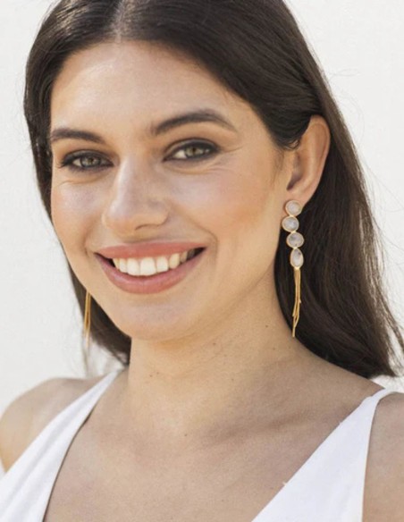 Longues boucles d'oreilles plaquées or avec pierre de lune