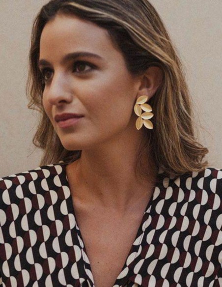 Longues boucles d'oreilles en forme de feuille d'or