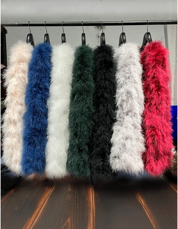 Couche invité en plumes d'autruche