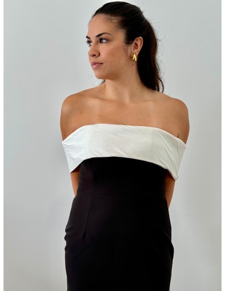 Robe de soirée longue avec encolure bardot et ouverture dans le dos