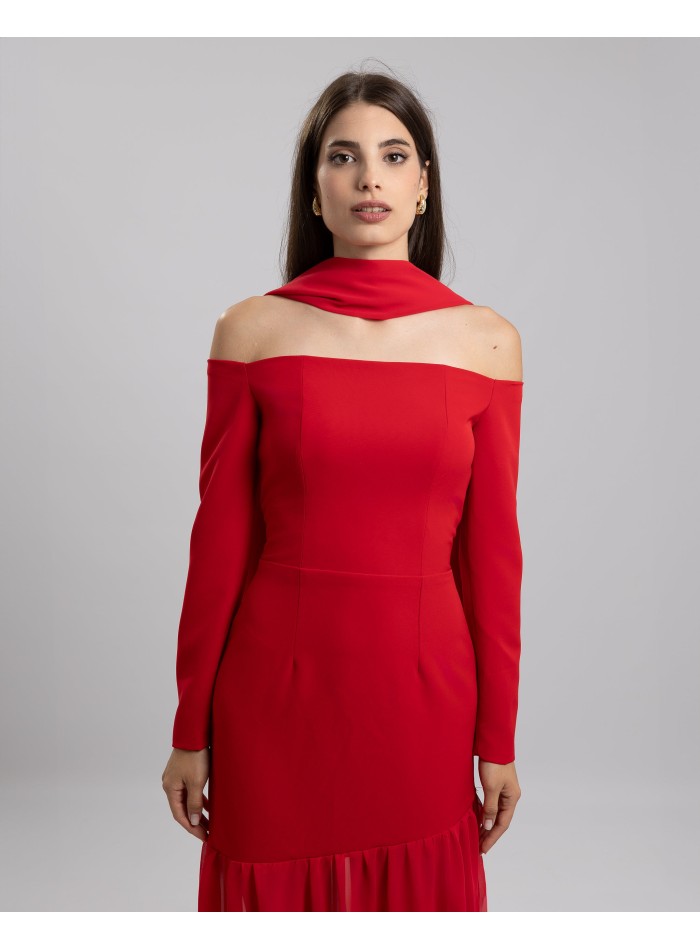 Longue robe de soirée rouge avec encolure...