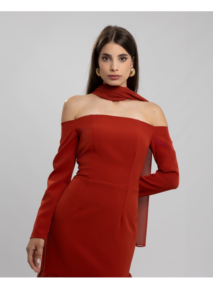 Vestido largo teja escote bardot y falda con...