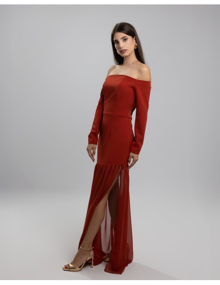 Robe longue en carreaux avec encolure bardot et jupe à volants en mousseline de soie