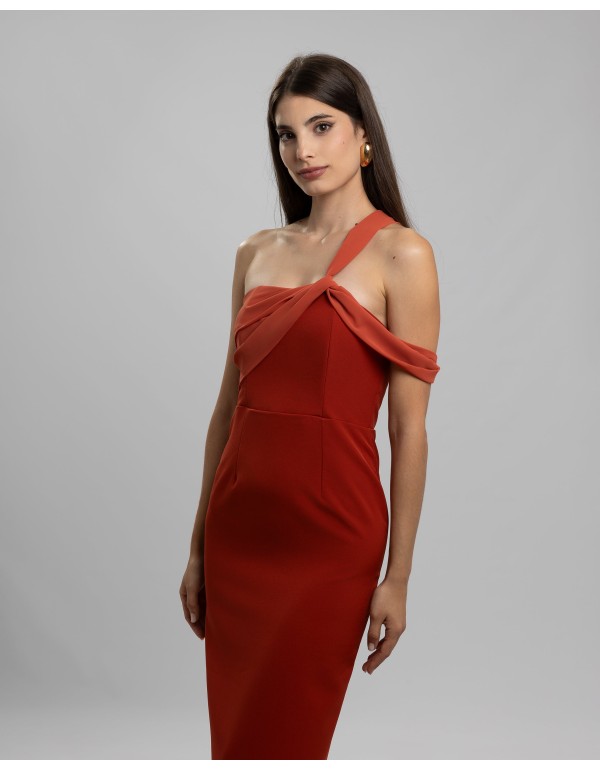 Longue robe de soirée rousse avec encolure asymétrique en...