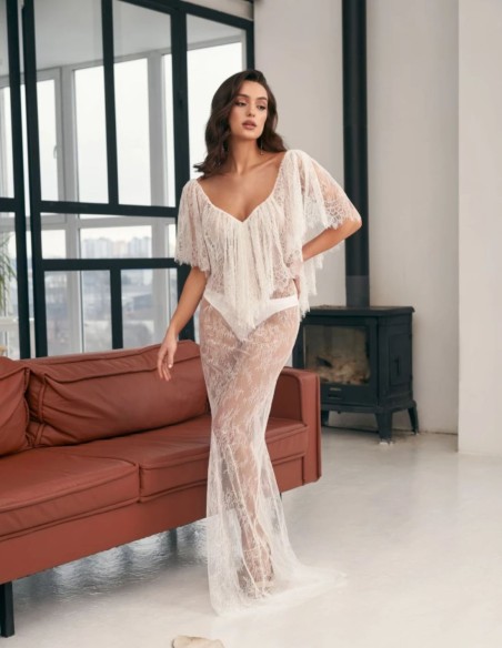 Robe de mariée en dentelle ivoire avec encolure à maxi volants