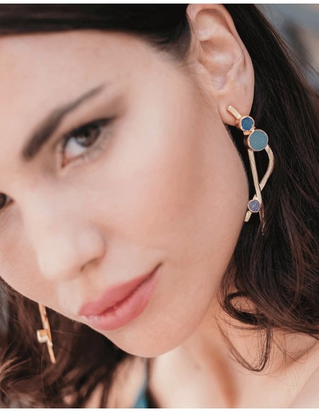 Pendientes cruzados con piedras drusas en tonos azules para invitadas Pendientes cruzados con piedras drusas en tonos azules para invitadas