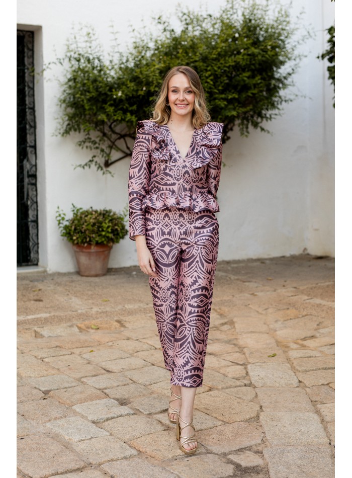 Blusa estampada rosa con escote y volante peplum