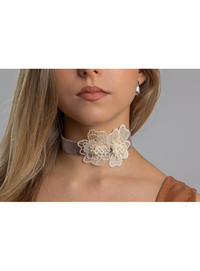 Chocker de fiesta con diseño de flor
