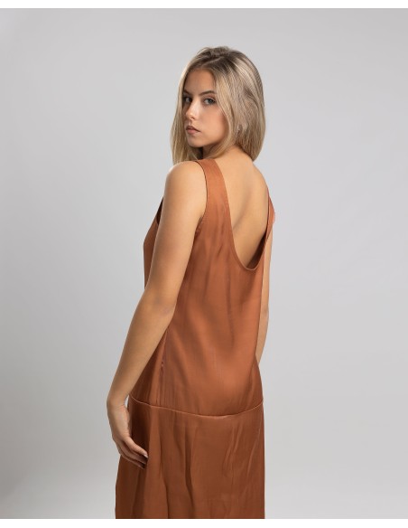 Satin midi dress with neckline and maxi opening