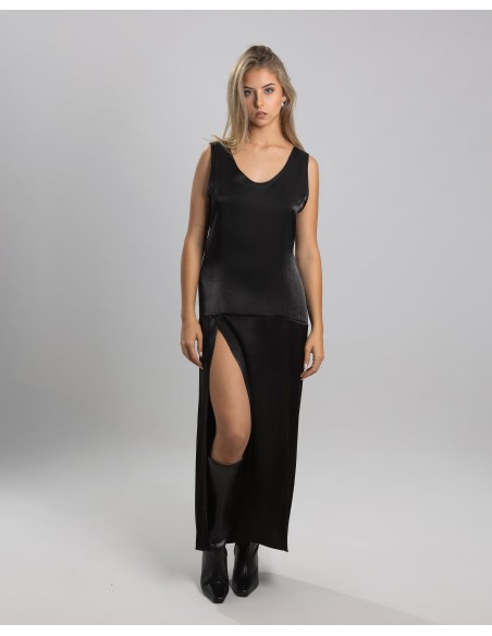 Satin midi dress with neckline and maxi opening