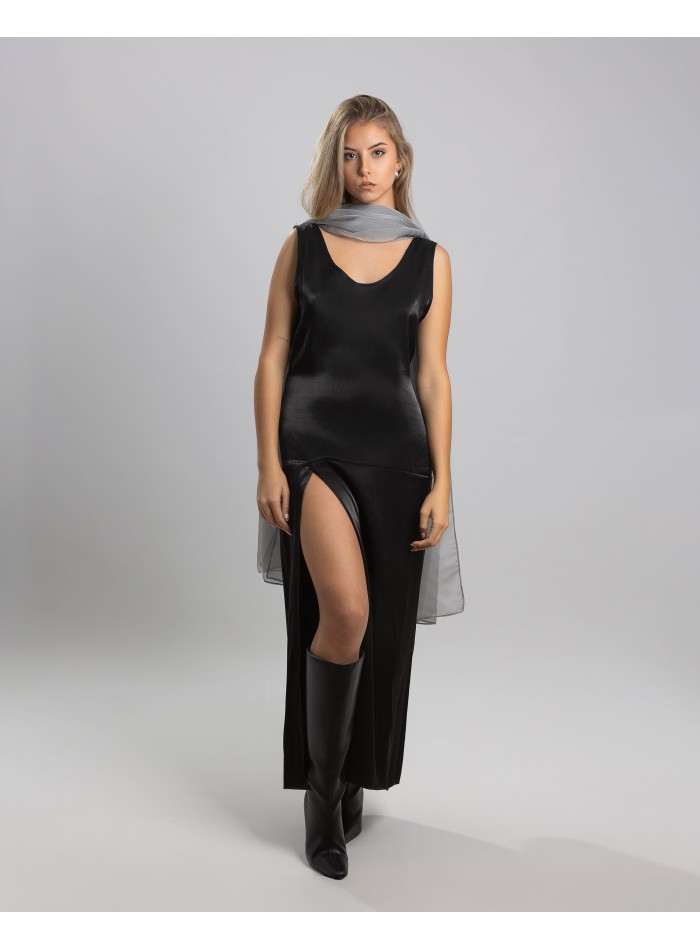 Satin midi dress with neckline and maxi opening