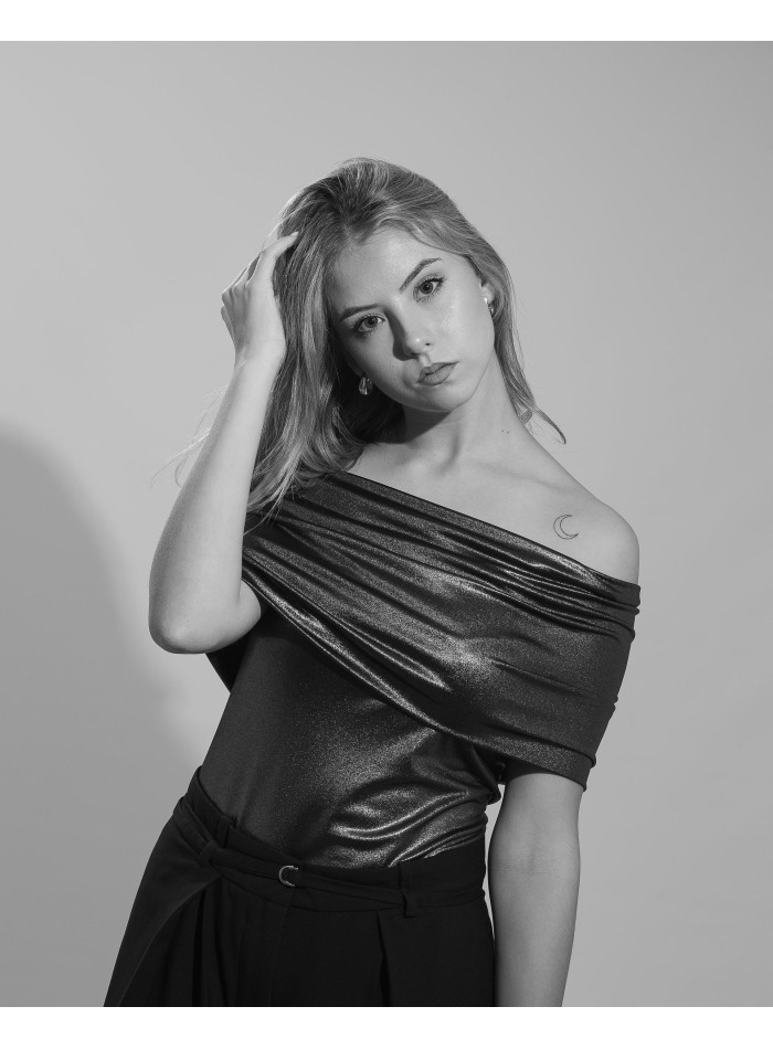 Top de fiesta de brillo con escote bardot