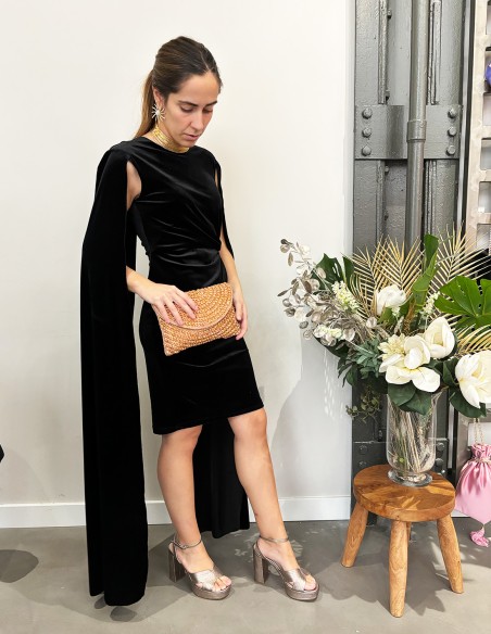 Robe de soirée courte avec manches cape en velours