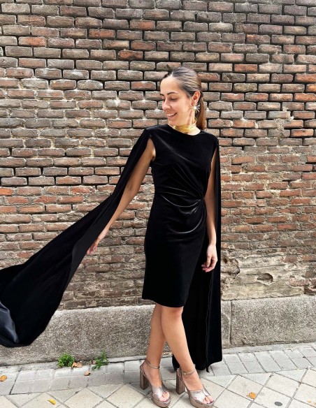 Short party dress with velvet cape sleeves