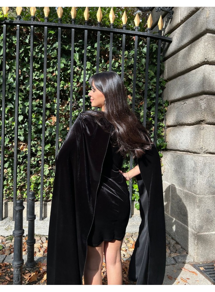 Short party dress with velvet cape sleeves