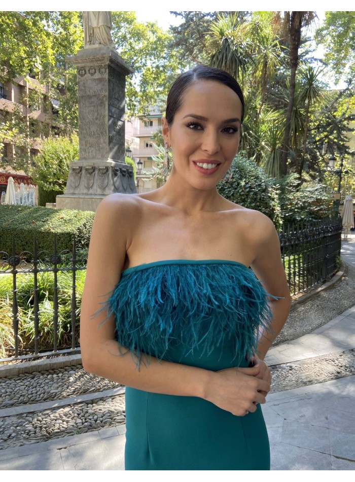 Vestido midi de fiesta con escote de plumas