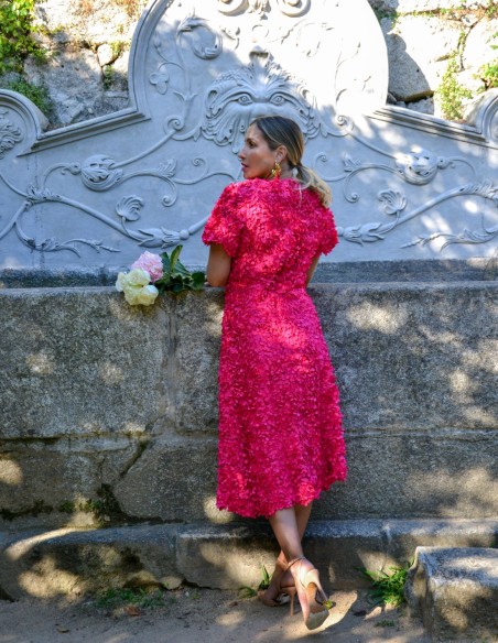 Robe de soirée midi fuchsia avec fleurs et manches courtes