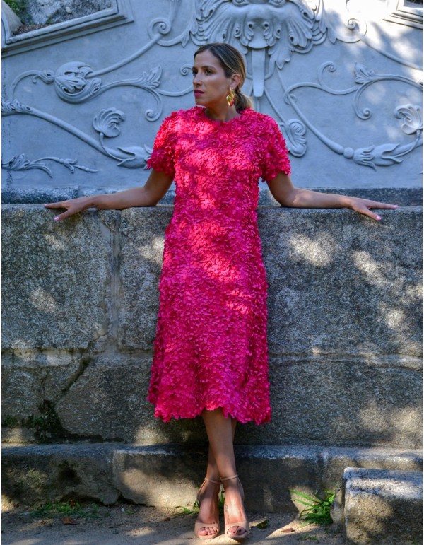 Robe de soirée midi fuchsia avec fleurs et manches courtes