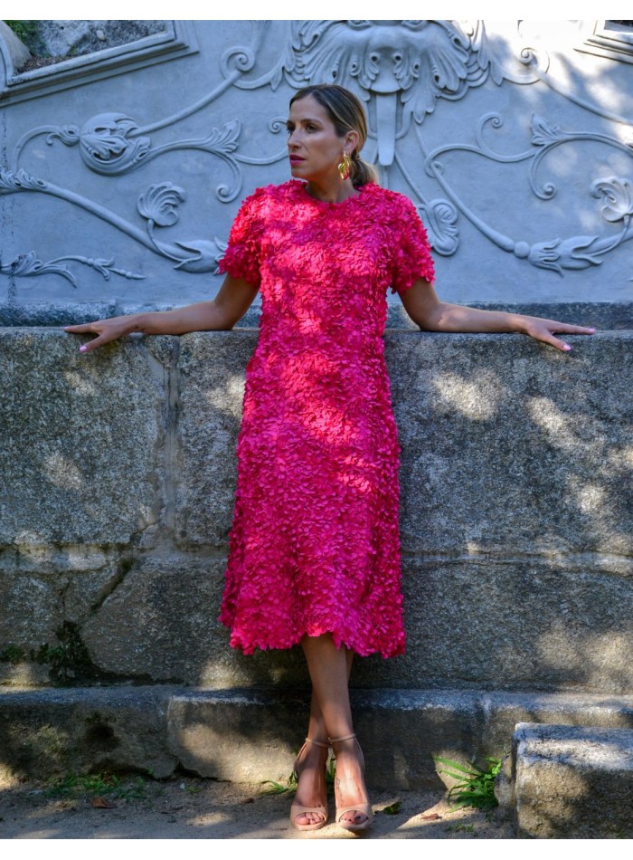 Vestido midi de fiesta fucsia con flores y manga corta