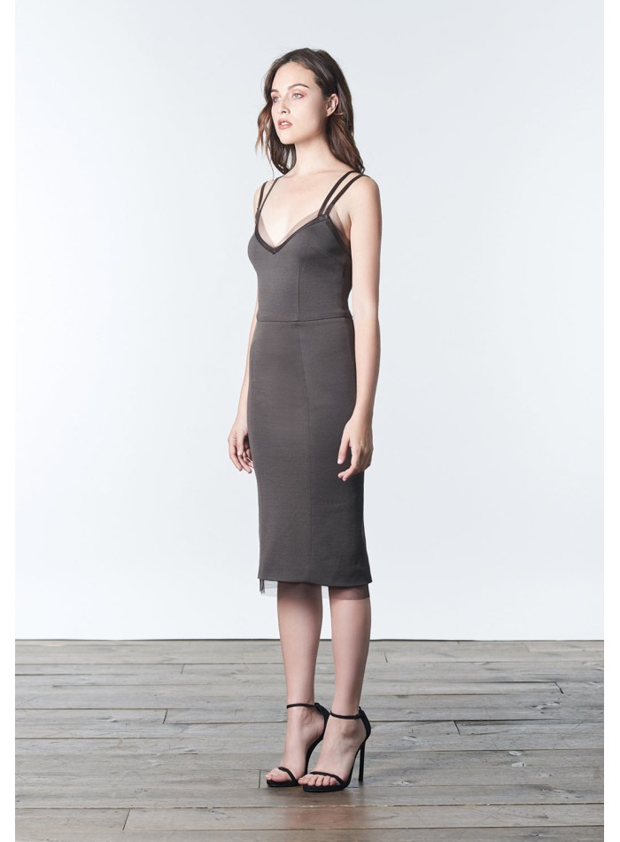 Vestido cóctel minimalista ajustado con...